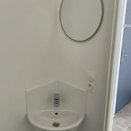 Lumineux Face Hopital Sud A Amiens Daire